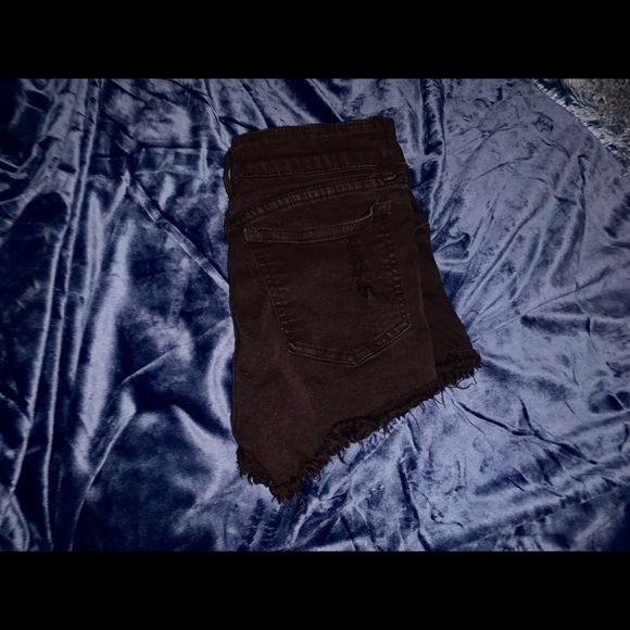 High  rise angel kiss cut off shorts - Picture 3 of 4